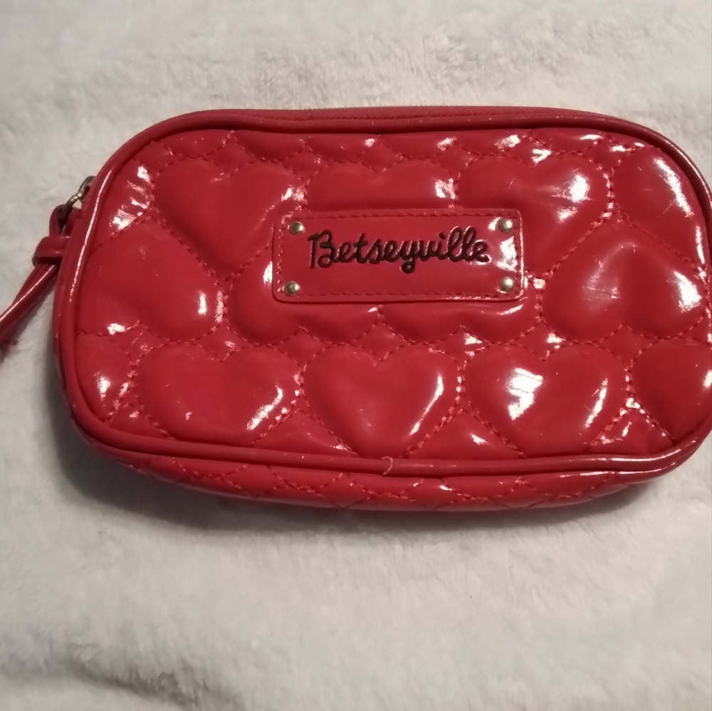 Betseyville Red Heart Pouch